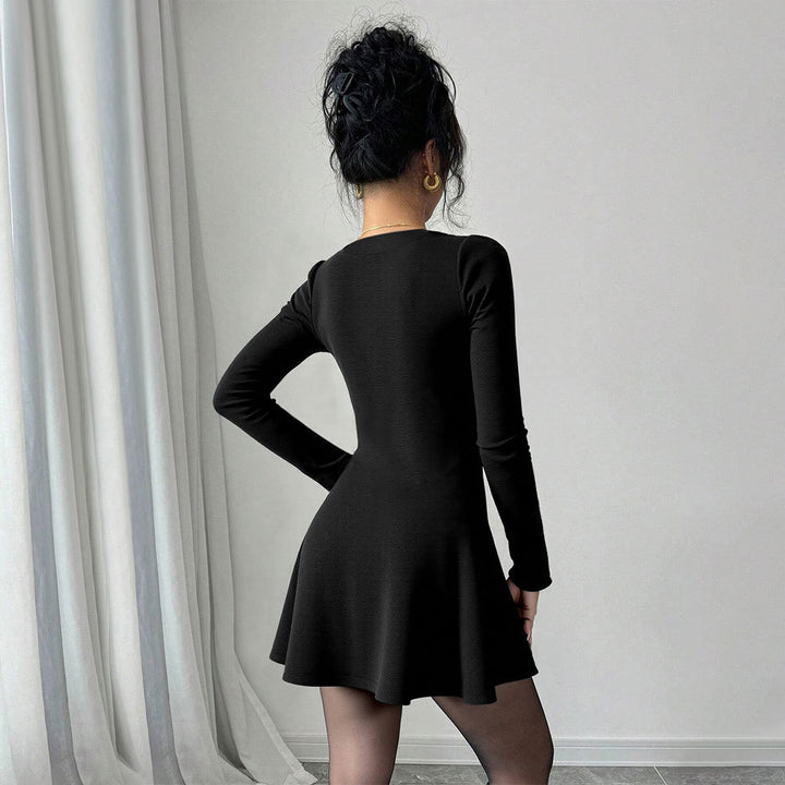 Robe tricotée femme mi-longue avec décolleté en V profond et patte de boutonnage Chic & Stil