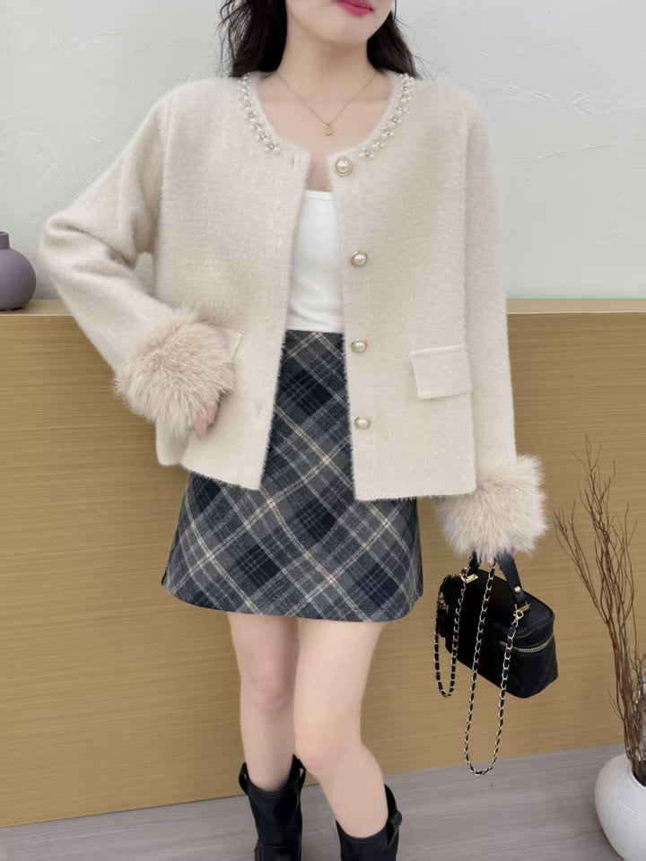 Cardigan élégant pour femmes avec décoration de perles et manches duveteuses Chic & Stil