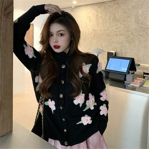 Cardigan pour dames avec motif floral élaboré et fermeture à boutons Chic & Stil