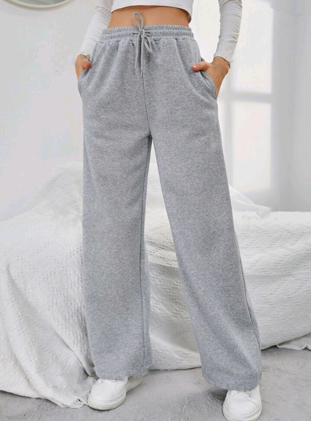 Wide and comfortable jogger pants for ladies with an elastic waistband and side pockets Lune London
