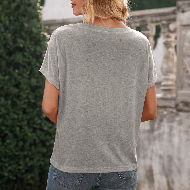 Casual women's t-shirt with chest pocket and soft cotton material Lune London