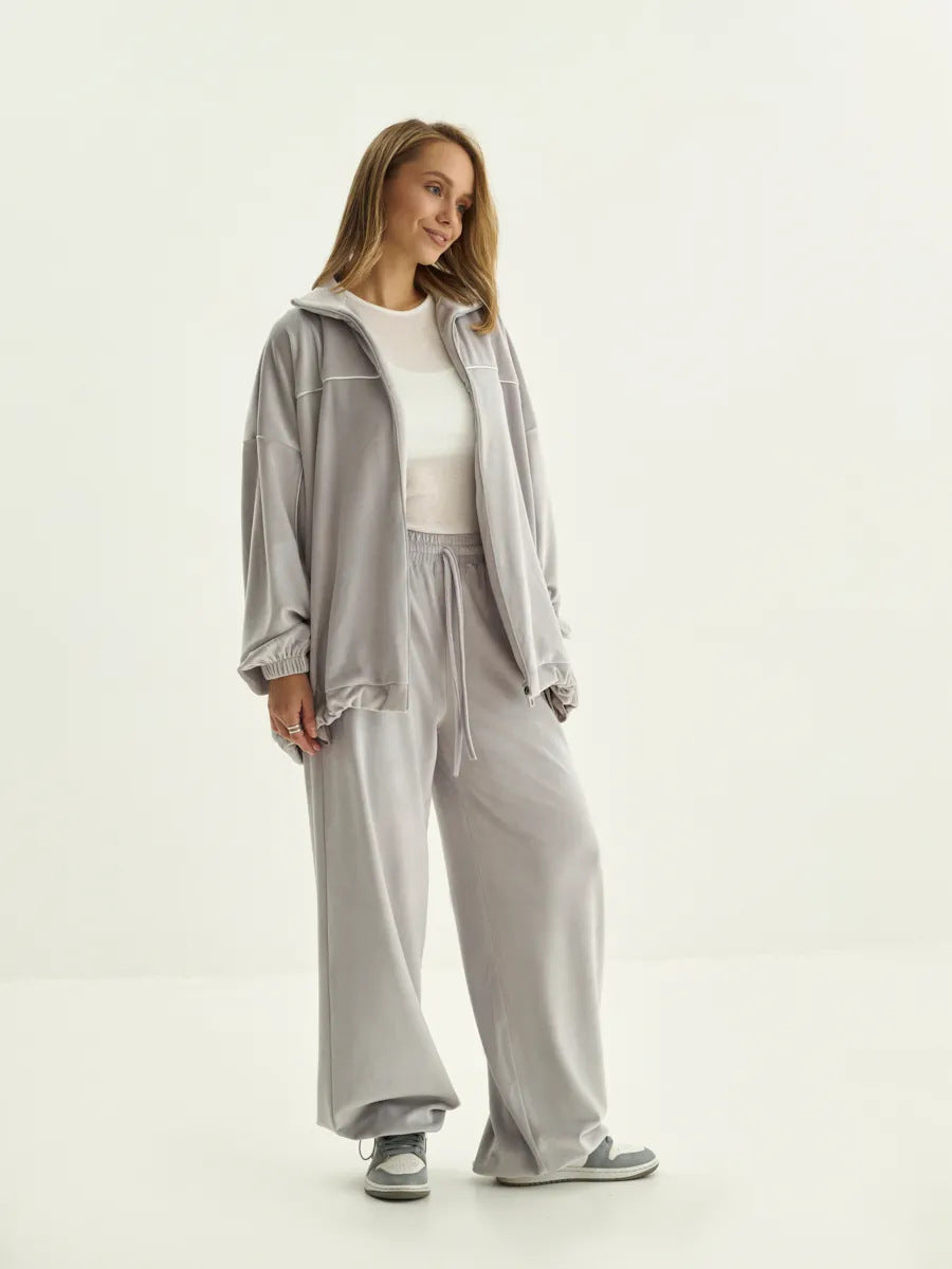 Ladies Sporty Fleece Jacket with Generous Fit and Zipper Lune London