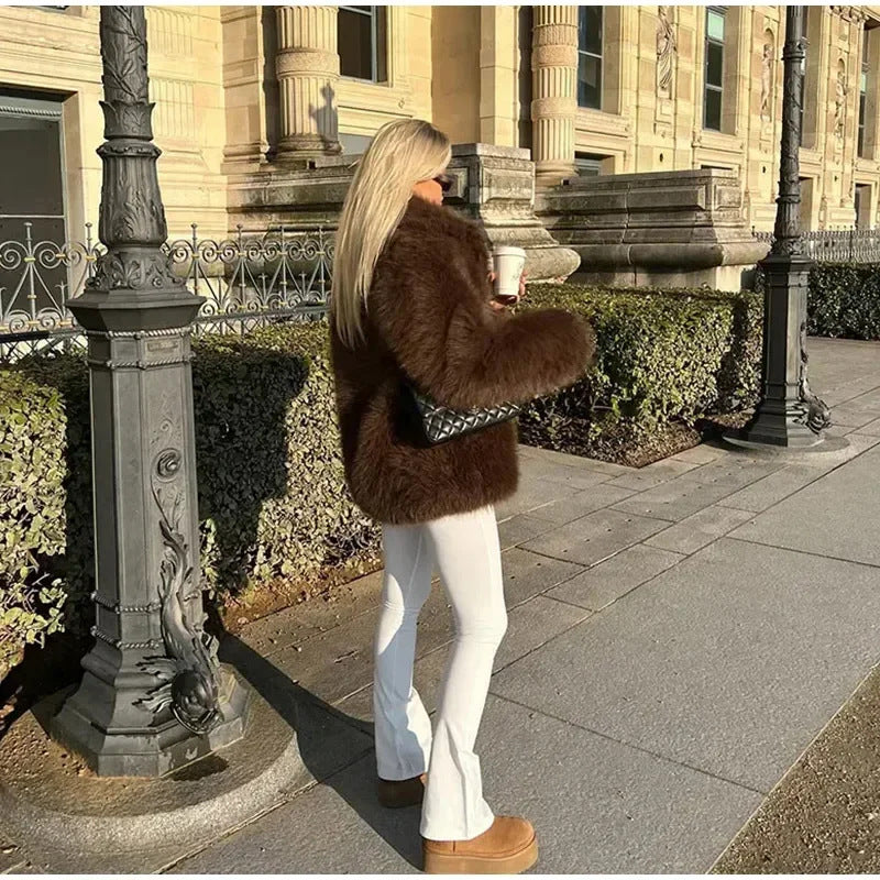 Veste en fausse fourrure de luxe pour femmes avec des manches volumineuses Chic & Stil