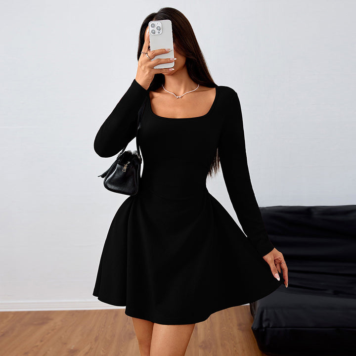 Robe mini femme avec décolleté carré et jupe évasée Chic & Stil