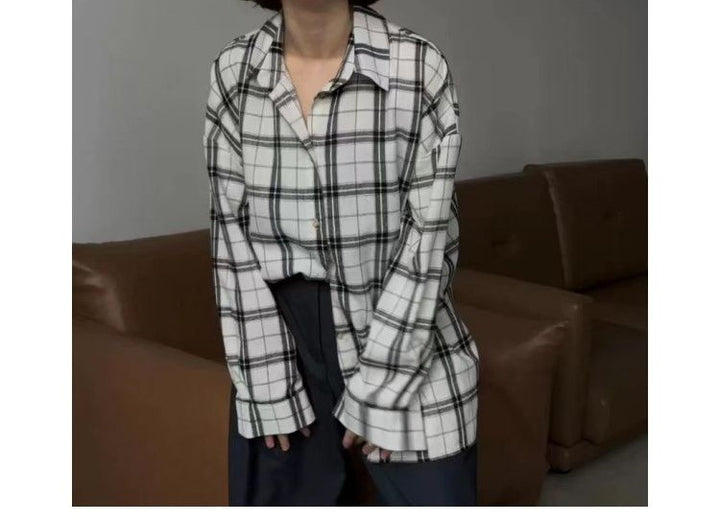 Flannel shirt for women with plaid pattern and relaxed fit Lune London