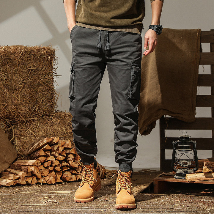 Men's cargo pants with several practical pockets Lune London