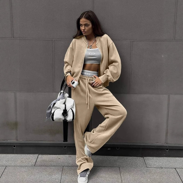 Casual outfit for women with wide pants and sporty jacket Lune London