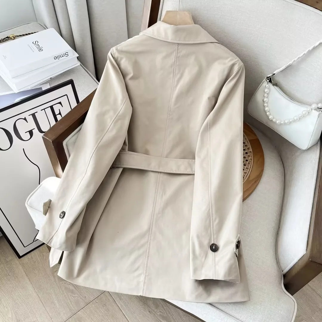Women’s trench coat with double-breasted fastening and adjustable belt Lune London