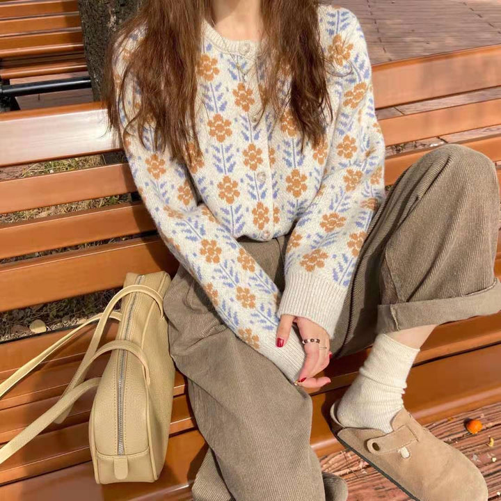 Knitted jacket for women with floral pattern and buttons Lune London