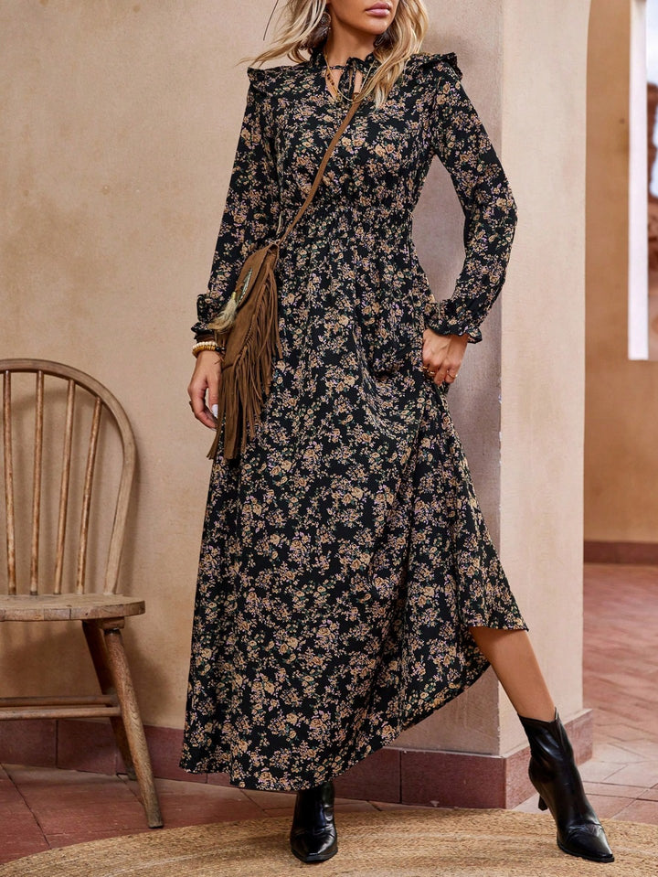 Maxi dress for women with a flattering cut and floral details Lune London