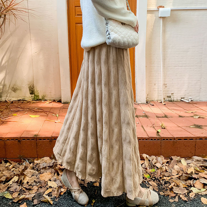 Maxi skirt for women with a refined ribbed design and an elastic waist Lune London