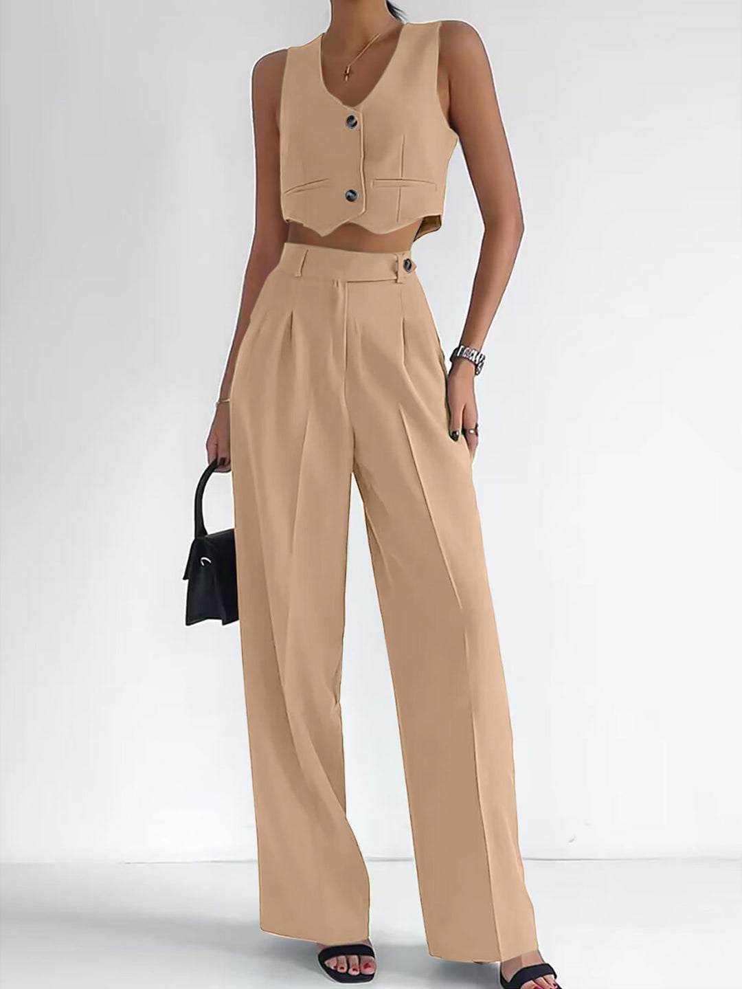 Fashionable women's set consisting of a sleeveless crop top and wide trousers Lune London