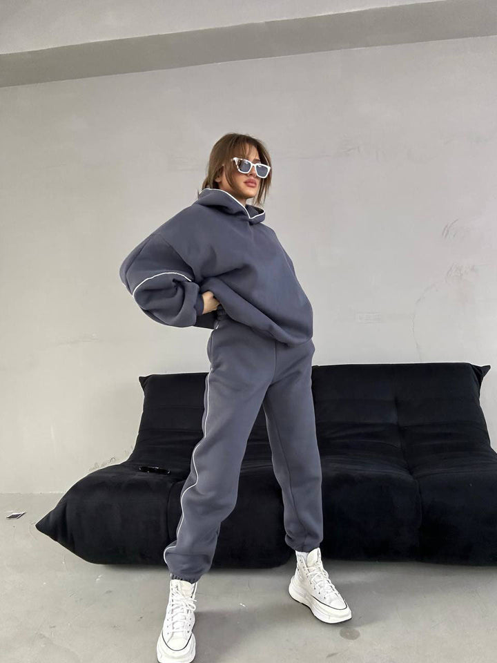 Women's sporty hoodie set with loose fit in soft material Lune London