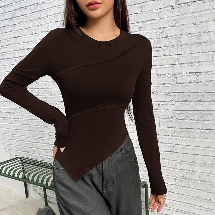 Chemise à manches longues ajustée pour femmes avec un design asymétrique et une coupe à la mode Chic & Stil