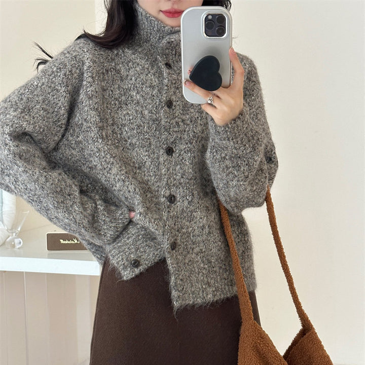 Cardigan pour femmes confortable avec détails de boutons fins et coupe décontractée Chic & Stil
