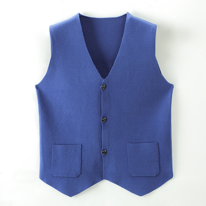 Elegant knitted vest for men with a modern cut and practical pockets Chic and Style