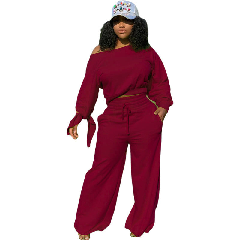 Two-piece casual set for women with a loose fit and off-shoulder design Lune London