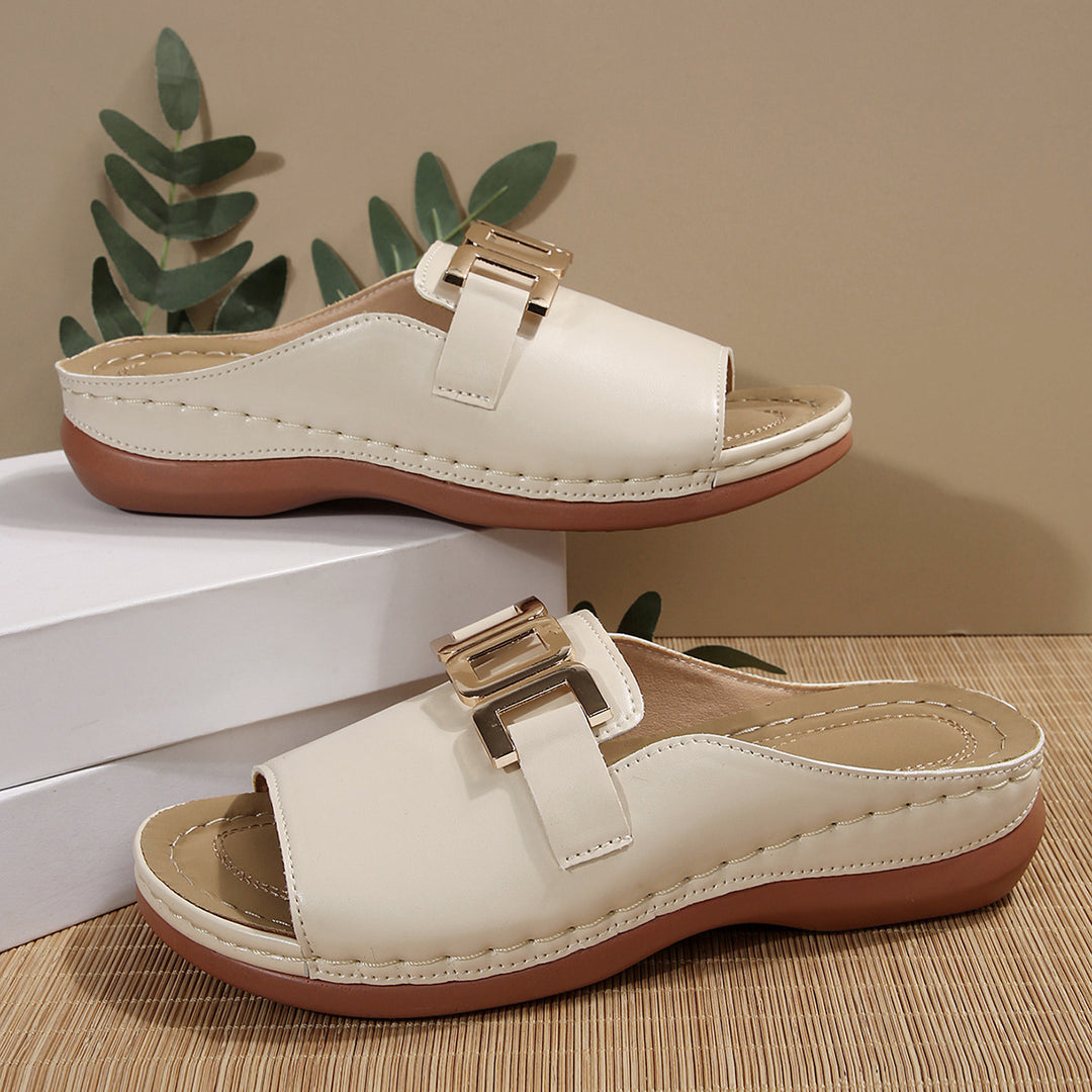 Ladies comfortable toe separation sandals with elegant chic buckle design