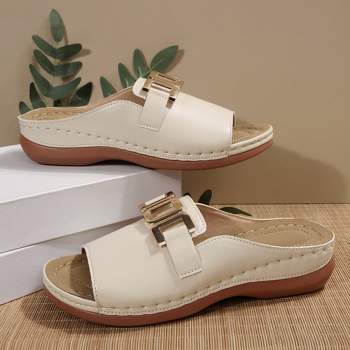 Ladies comfortable toe separation sandals with elegant chic buckle design