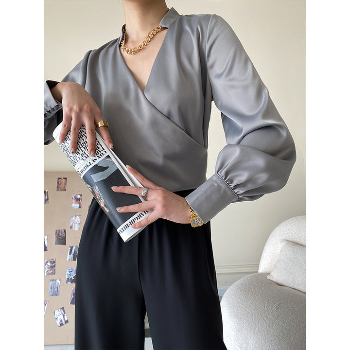 Ladies elegant wrap top with detailed V-neck Chic & Stil