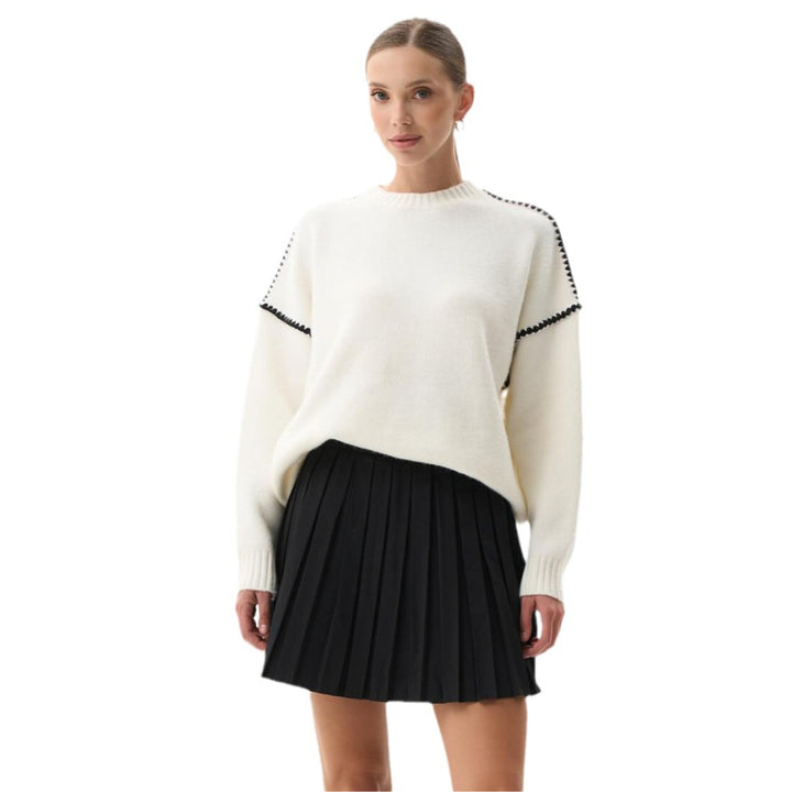 Elegant knitted sweater for women with unique ribbed structures and trendy accents Lune London