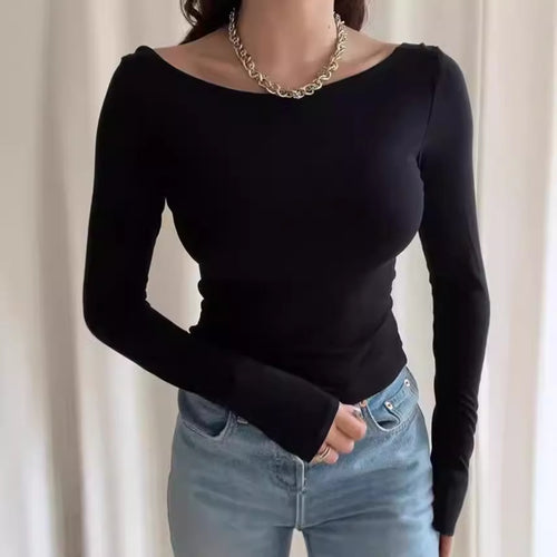 Women’s long sleeve top with an elegant round neck and a fitted cut Lune London
