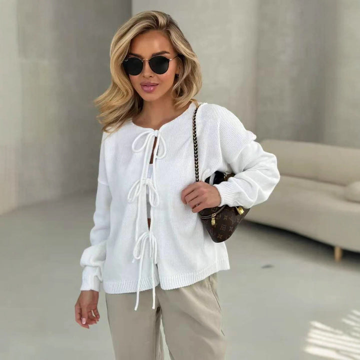 Pull-over tricot décontracté pour femmes avec des détails de laçage décoratifs Chic & Stil