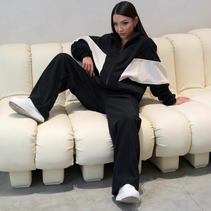 Women's Sporty Fleece Set with High Collar and Loose Pants Chic & Stil