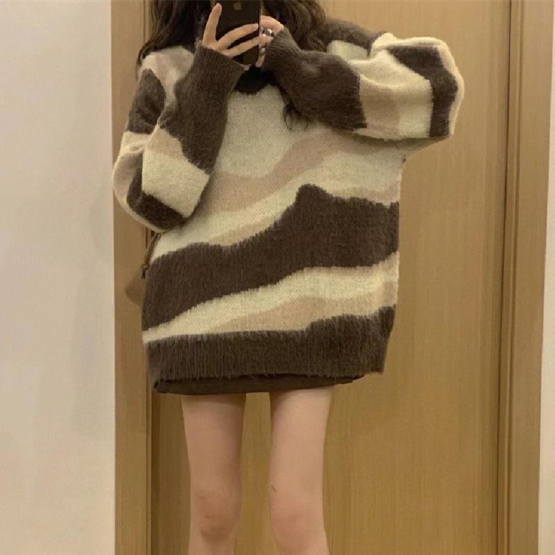 Wool sweater with wide stitches for women with trendy striped pattern and casual fit Lune London