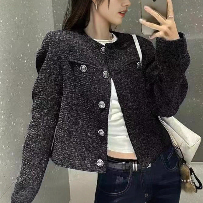 Veste courte élégante pour femme en tissu texturé avec des détails de boutons décoratifs Chic & Stil
