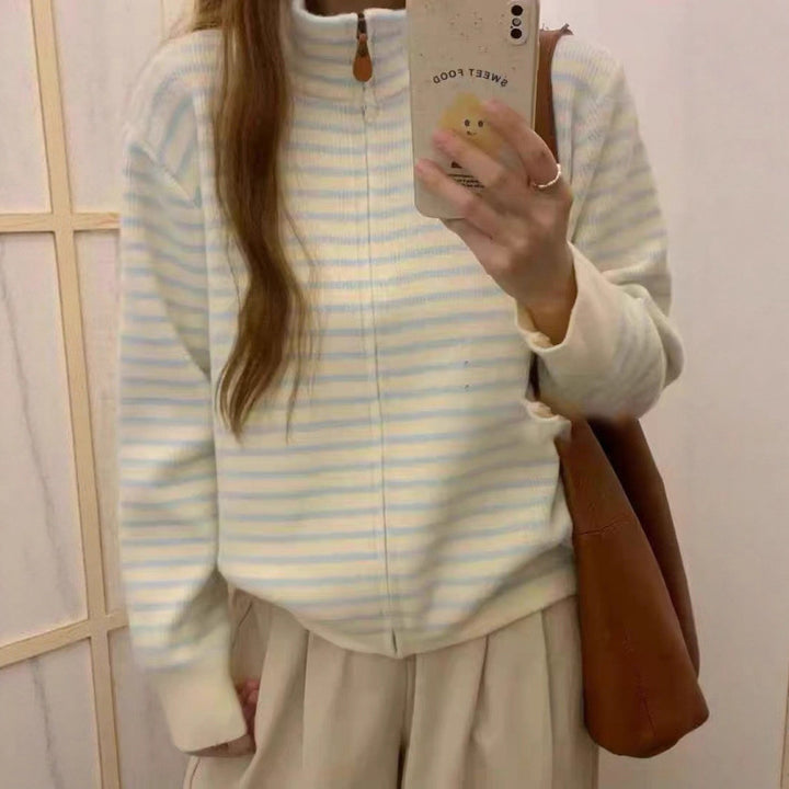 Pull-over matelassé ¼-zip pour femmes avec texture à rayures fines Chic & Stil