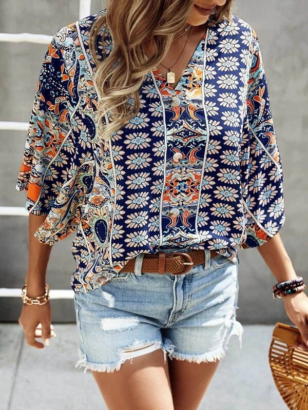 Ladies lightweight loose top with floral pattern and V-neck Lune London