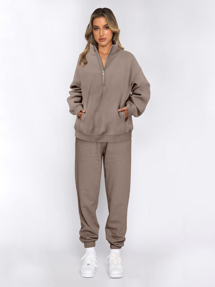 Lune London Women's Sports Leisure Set with High Collar and Practical Pockets