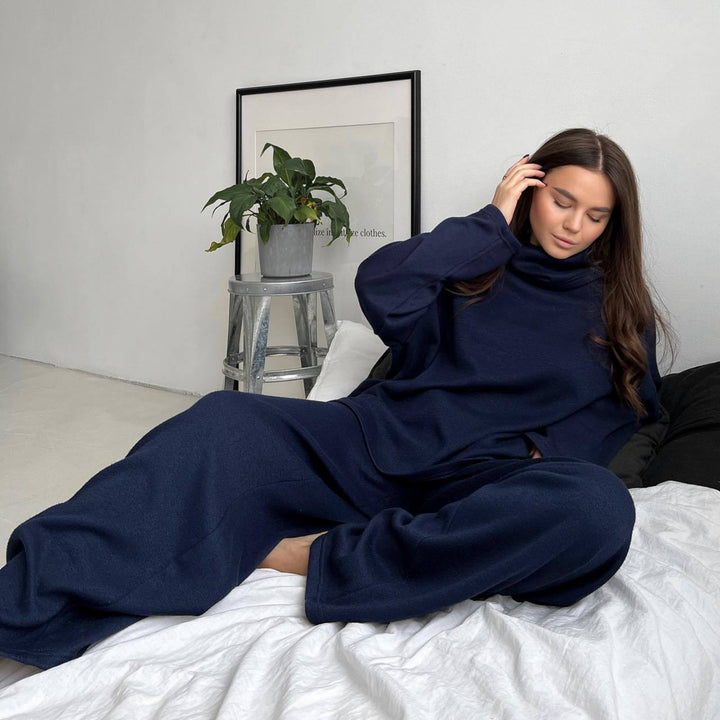 Comfortable lounge set for women with loose fit and high collar Lune London