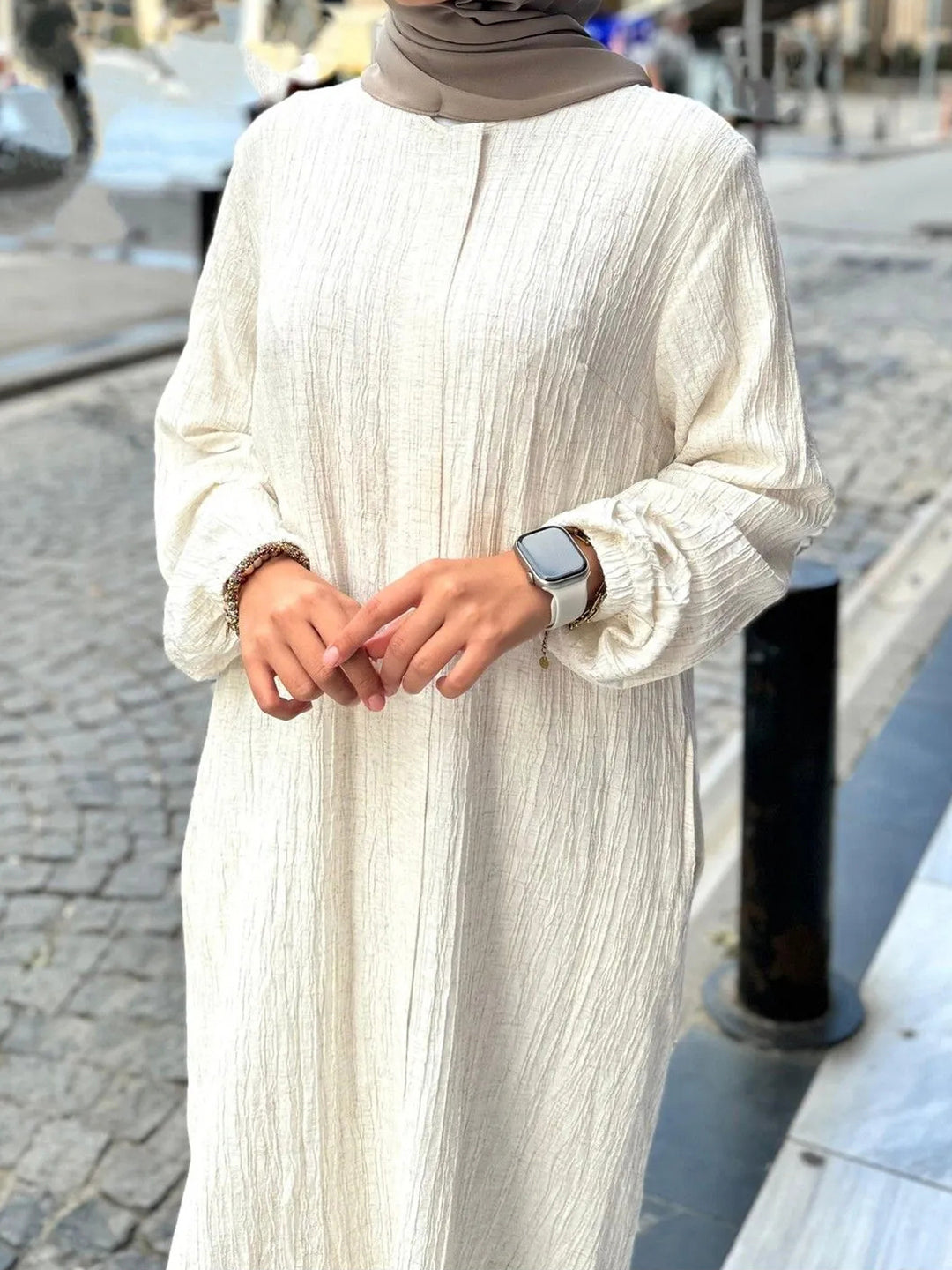 Robe décontractée pour femme à manches longues avec ourlet volanté et coton structuré