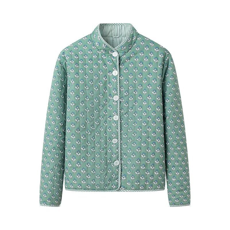 Veste matelassée à motif pour femmes avec design floral et détails de boutons Chic & Stil