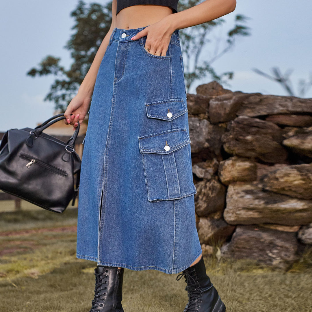 Cargo skirt for women with practical pockets and high cut Lune London