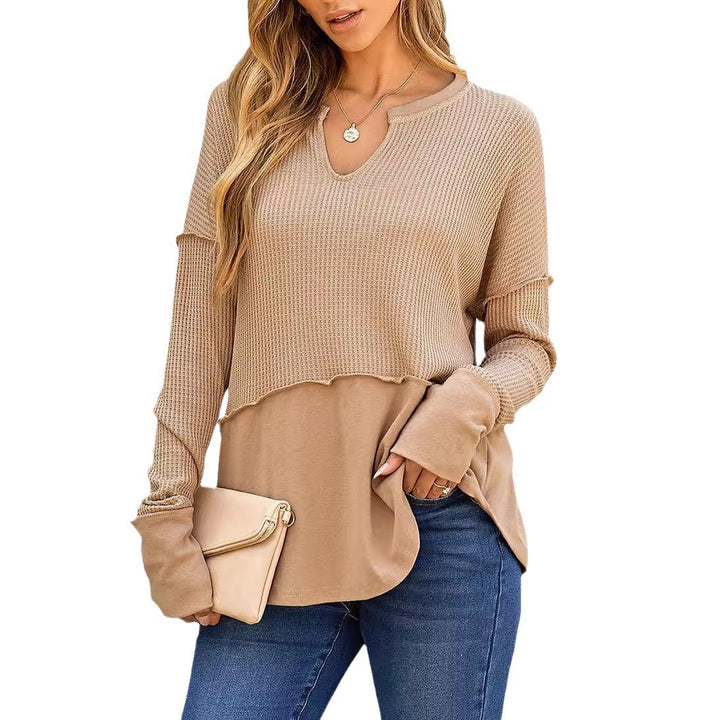 Casual knit pullover for women with V-neck and texture Lune London