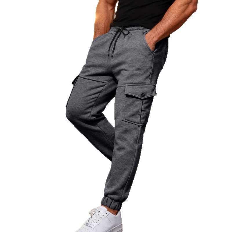 Men's cargo joggers with elastic waistband and practical side pockets Chic and style