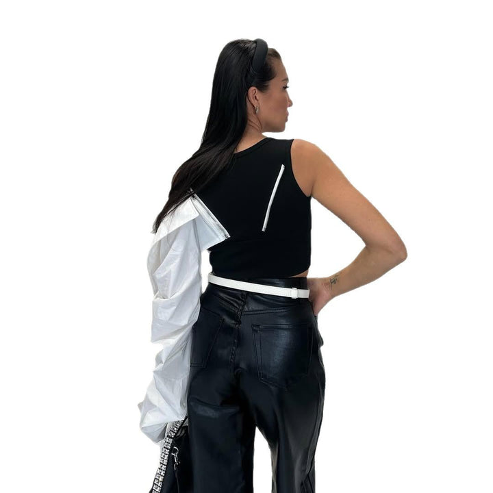 Ladies High fashion with striking puffed sleeves and a chic zipper closure