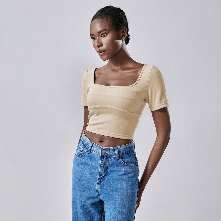 Short T-shirt for women with an elegant square neckline and short sleeves Chic & Stil