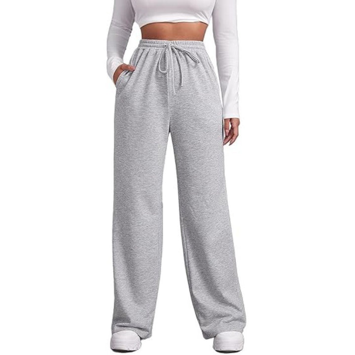Women's sweatpants with comfortable fit and elastic waistband Lune London