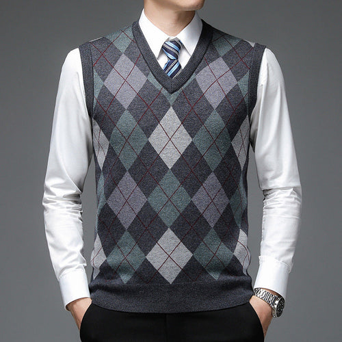 Men's V-Neck Knitted Sweater with Diamond Pattern Lune London