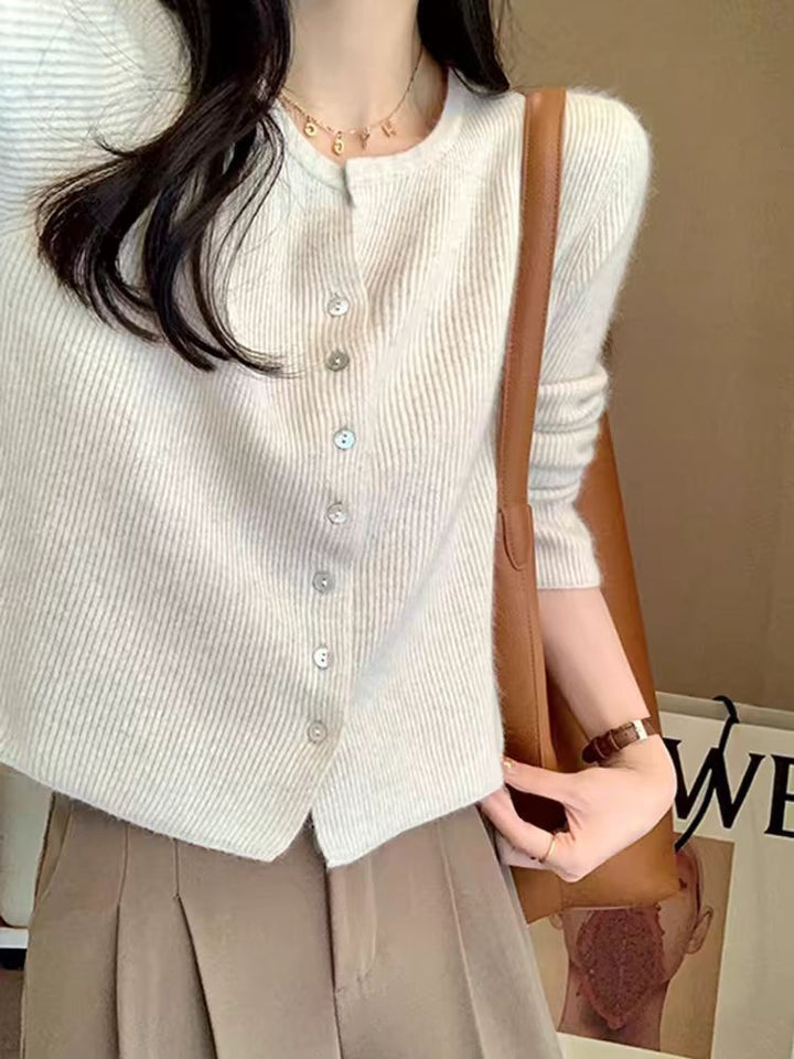 Femmes cardigan doux et confortable avec détails de boutons Chic & Stil