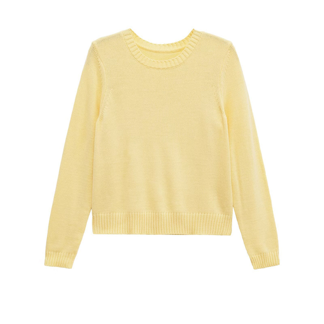 Comfortable fine knit sweater for ladies with round neck and timeless details Lune London