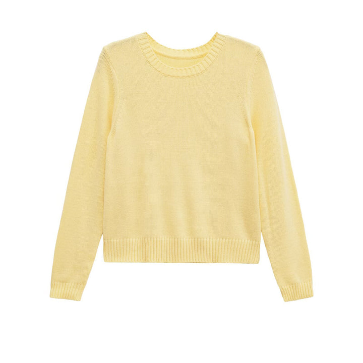 Comfortable fine knit sweater for ladies with round neck and timeless details Lune London