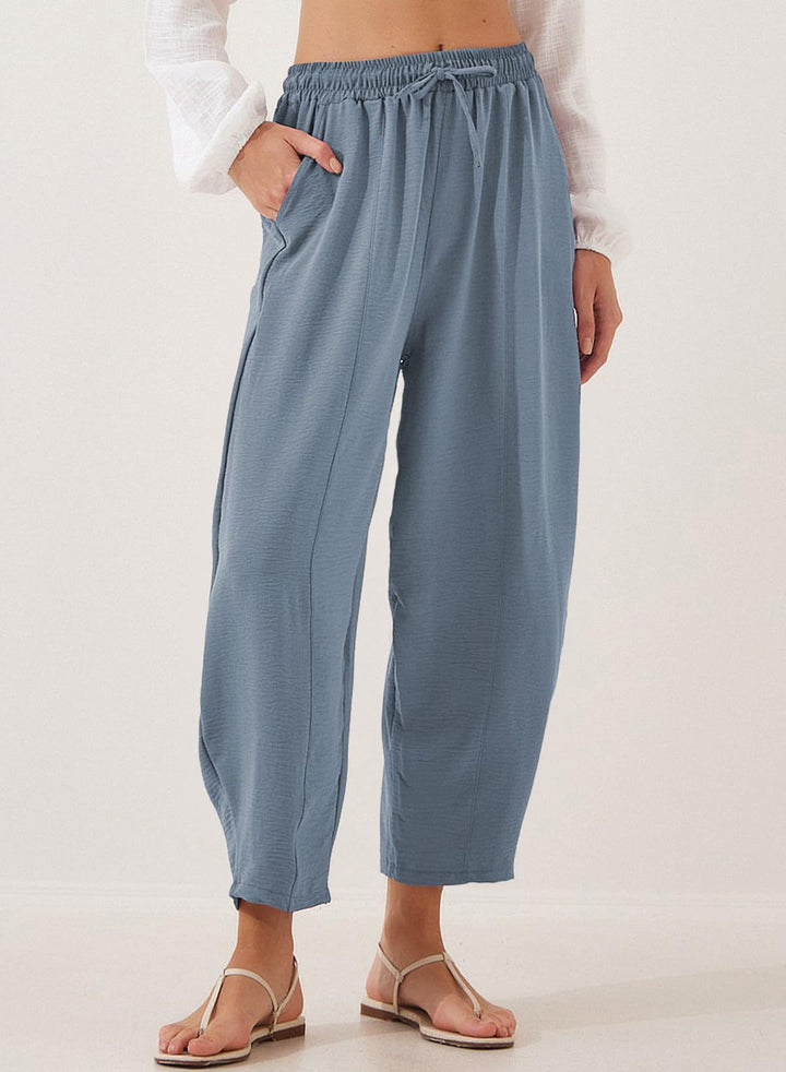 Casual leisure pants for women with elastic waistband and practical pockets Lune London