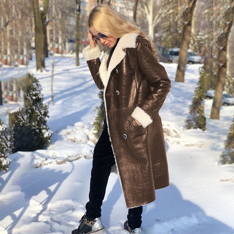 Elegant long coat for women with high-quality lamb collar and double row of buttons Lune London