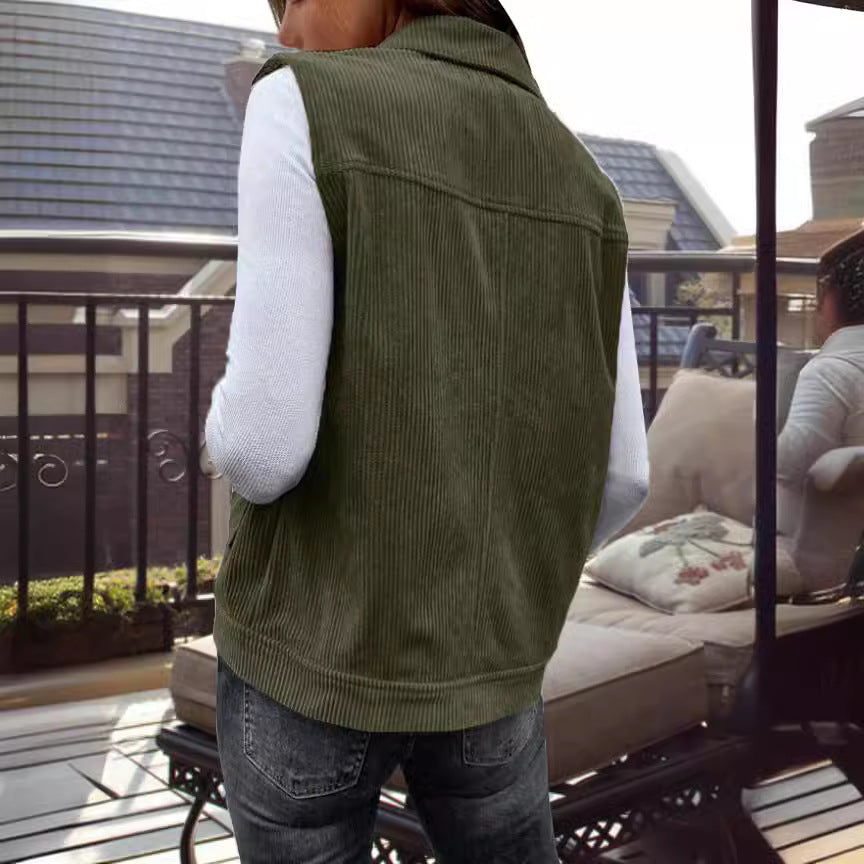 Casual women's cardigan with practical pockets and textured corduroy material Lune London