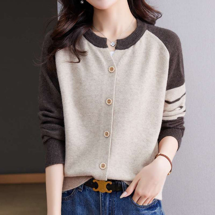 Cardigan pour femmes avec contrastes de couleurs et détails de boutons Chic & Stil